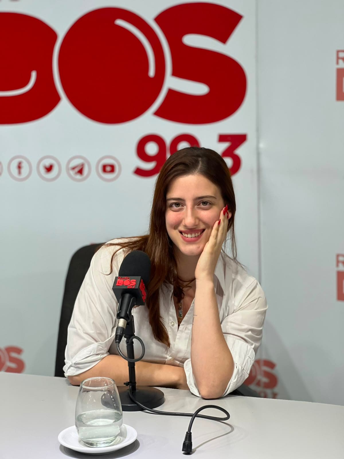 Geraldine, fundadora de Marketing con Geral, durante una entrevista radial