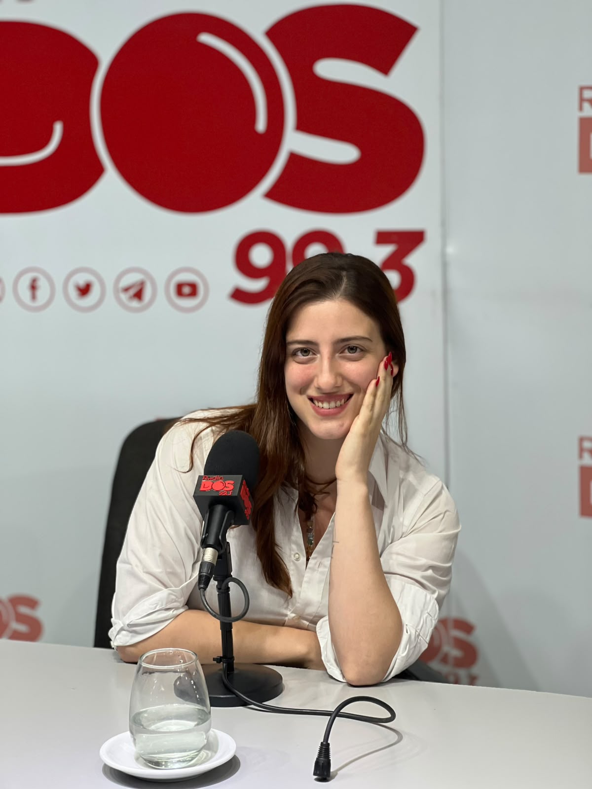 Geraldine, fundadora de Marketing con Geral, durante una entrevista radial